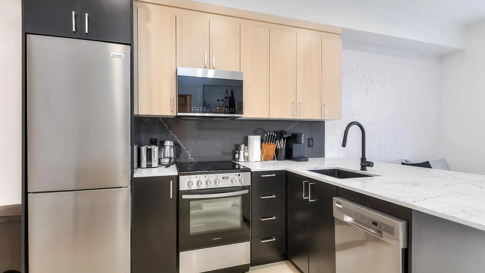 Magnificent Industrial Apartment Heart Of Downtown Montreal Canada